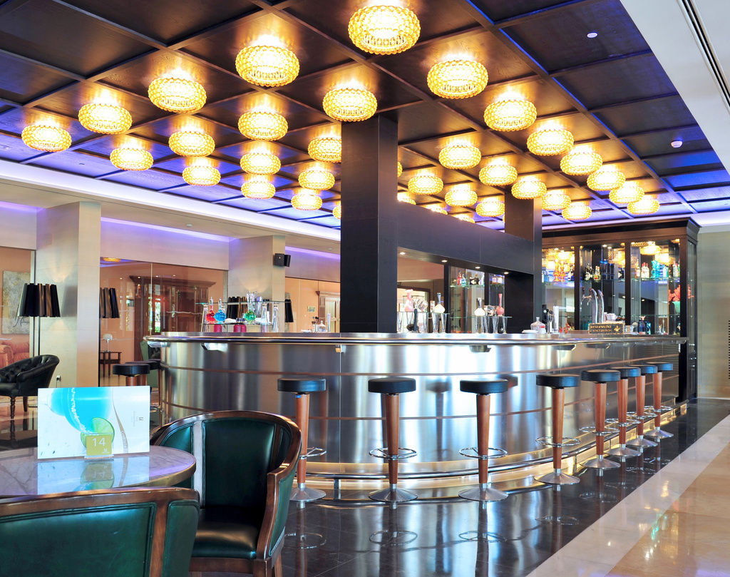 Hipotels Barrosa Palace & Spa Chiclana de la Frontera Dış mekan fotoğraf The bar at the lounge